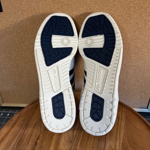 Adidas
‘Rivalry’
Brand new - Picture 13 of 14